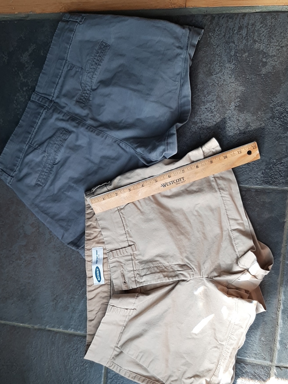 Women's Old Navy size 0 mid-rise Khaki Shorts 2 pairs
